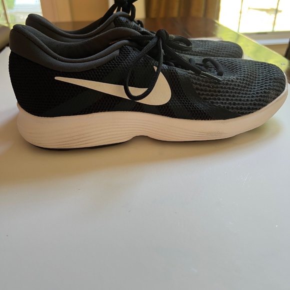 Nike Downshifter Black and White Size 8.5 - Picture 4 of 6